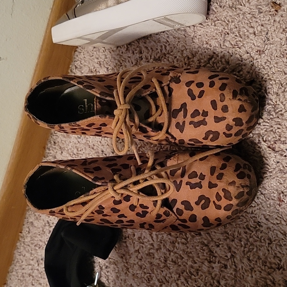 Shi Wedge Heels